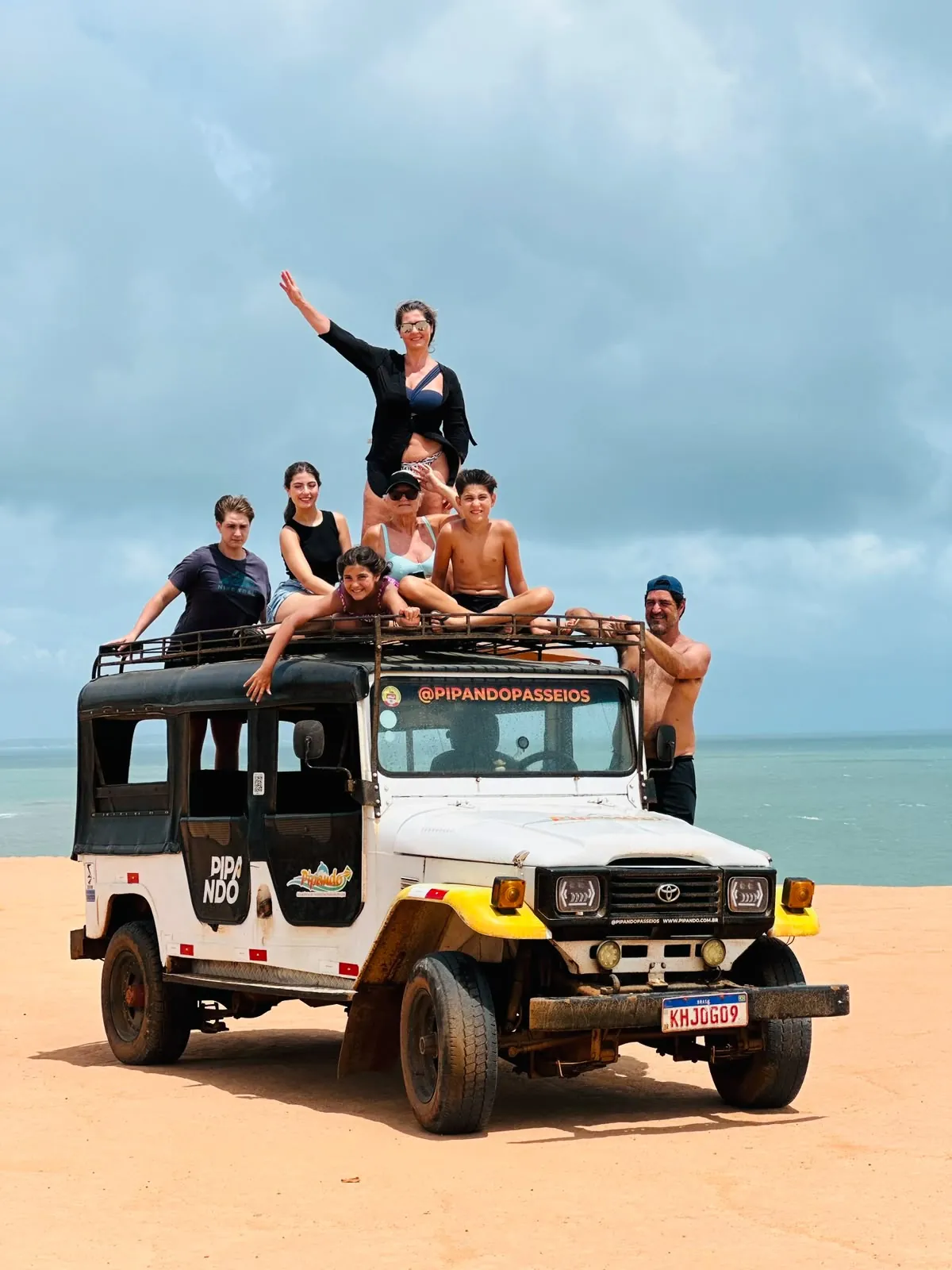 Mídia 1 de Passeio de Jeep 4x4 — Pipa Completa