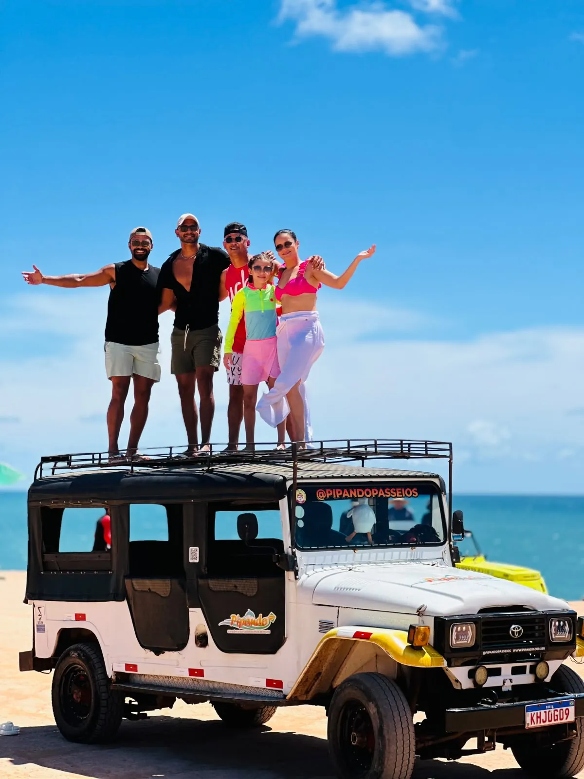 Mídia 2 de Passeio de Jeep 4x4 — Pipa Completa