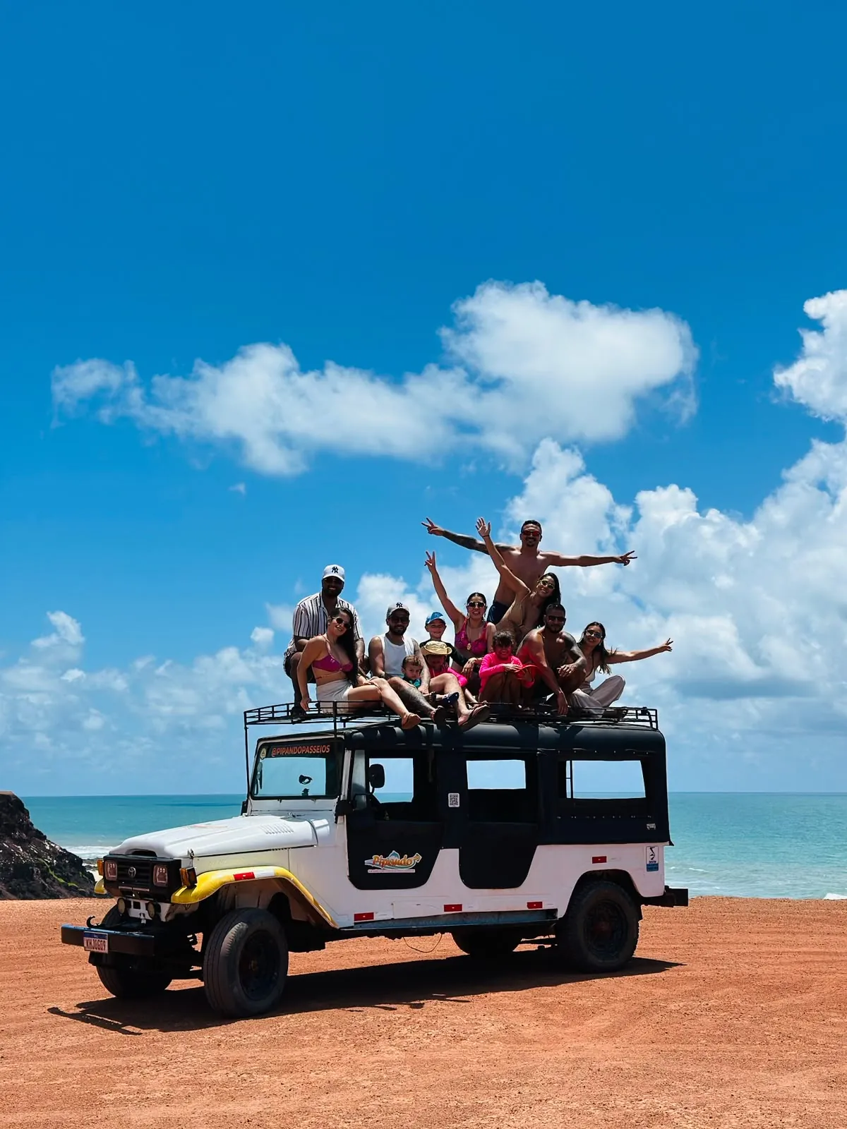 Mídia 4 de Passeio de Jeep 4x4 — Pipa Completa