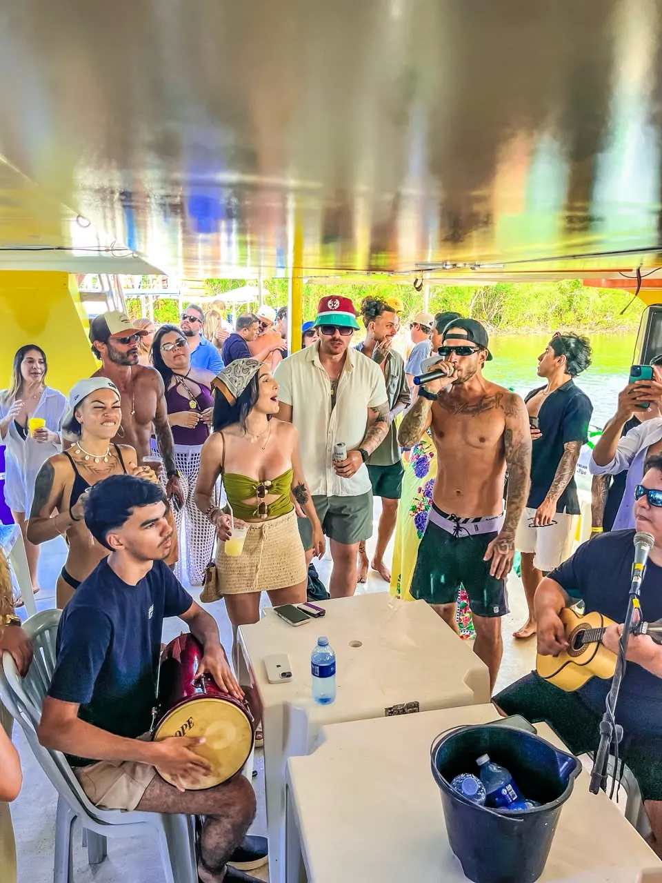 Mídia 7 de Pagode en el Barco — o melhor pagode de Pipa